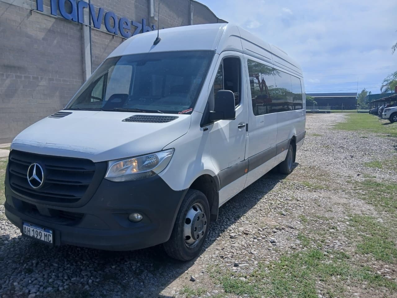 MERCEDES BENZ MIDIBUS SPRINTER 517 MINIBUS 4325 19+1 TE, Año 2025. DOM: AH199MC. Ubicación: Playa San Miguel de Tucumán, provincia de Tucumán