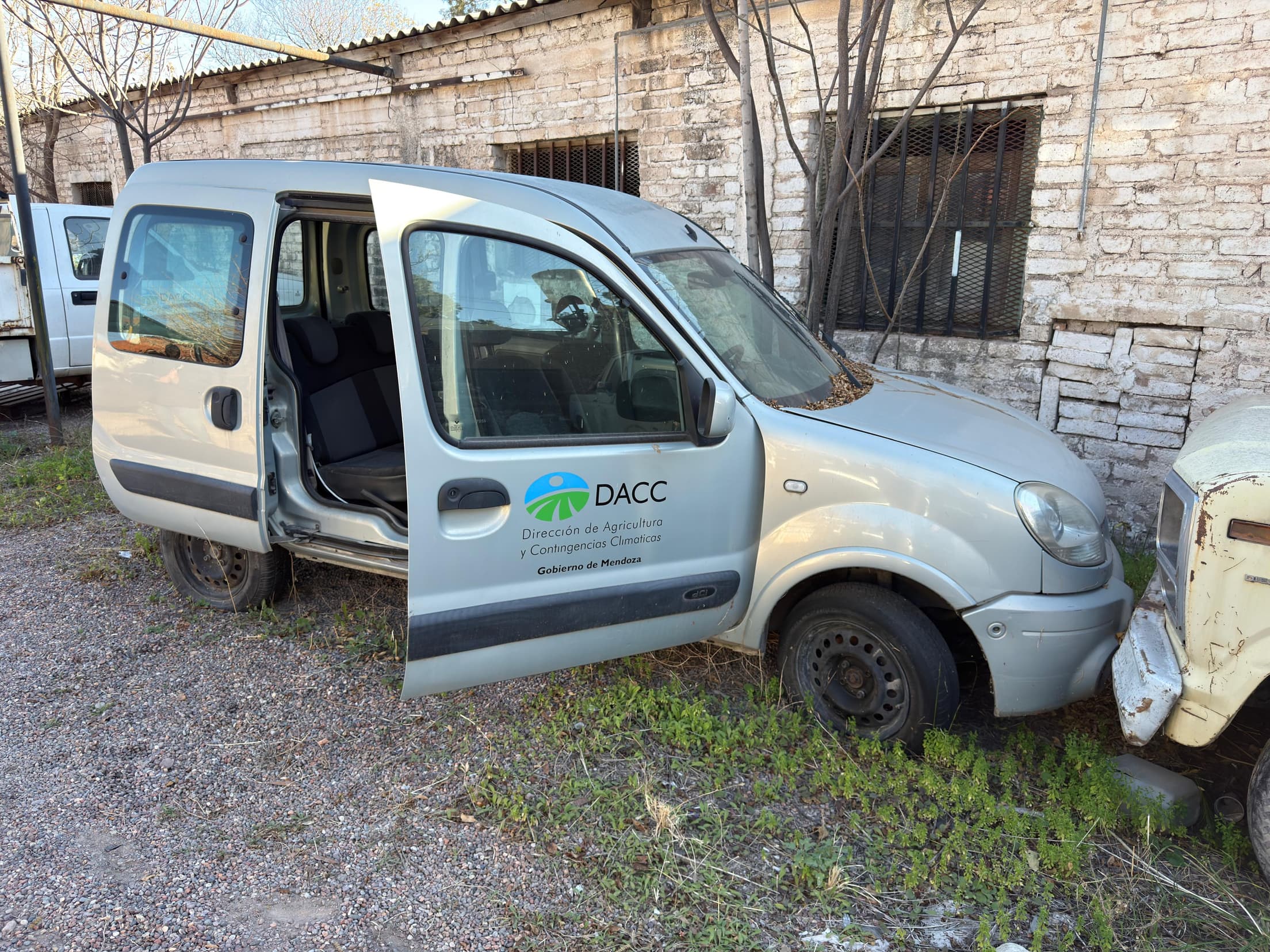 RENAULT SEDAN 4 PUERTAS KANGOO AUTH PLUS 1.5 DA AA CD PK 2P, Año 2008. DOM: HPC828. Ubicación: Mendoza, provincia de Mendoza
