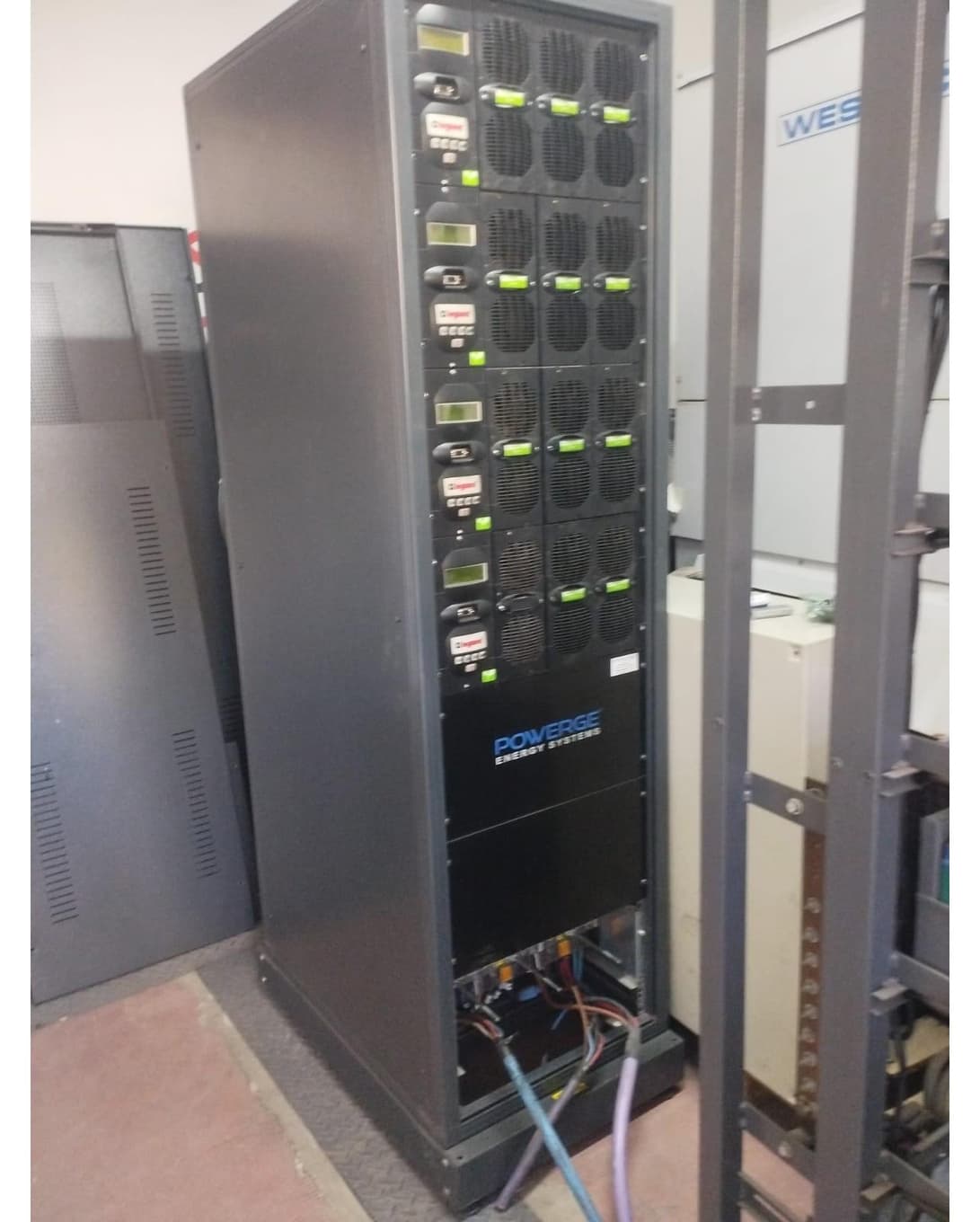 EQUIPOS DE UPS  LEGRAND, Año: 2016, Cantidad: 1 unidad, Condición: usado, con posibles faltantes. LOC: GODOY CRUZ, provincia de Mendoza