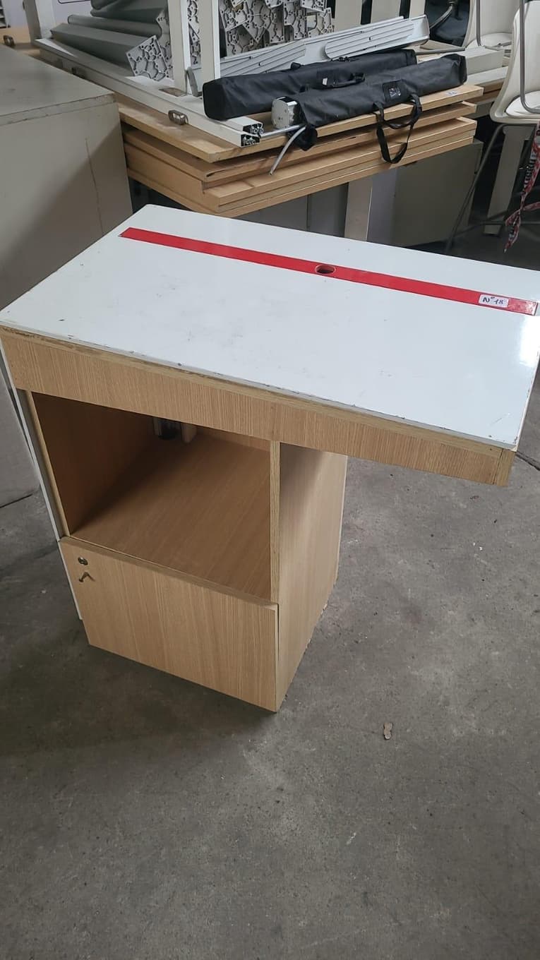 Stand, Cantidad: 33 unidades, Condición: usado. LOC: Ciudad Autónoma de Buenos Aires