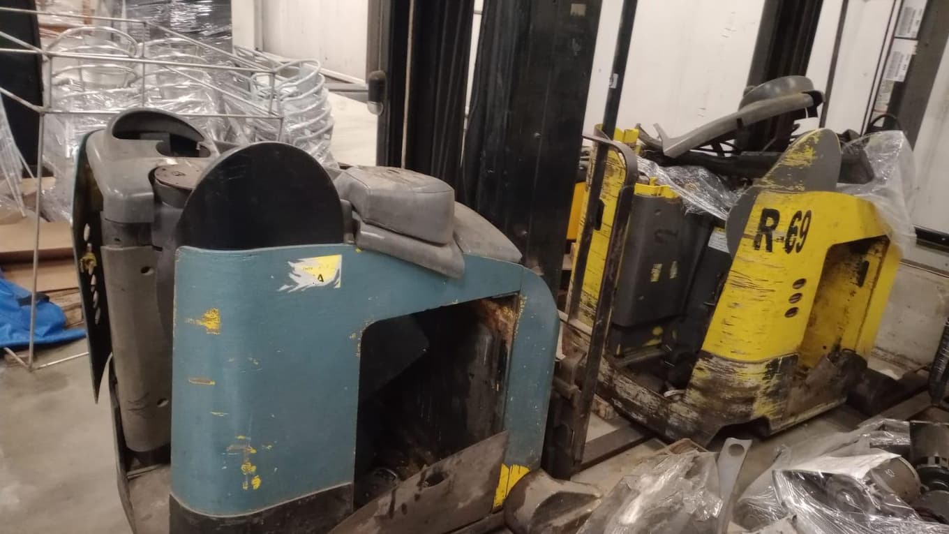 Autoelevador eléctrico, Cantidad: 2 unidades, Condición: Rezago. LOC: Esteban Echeverría, provincia de Buenos Aires