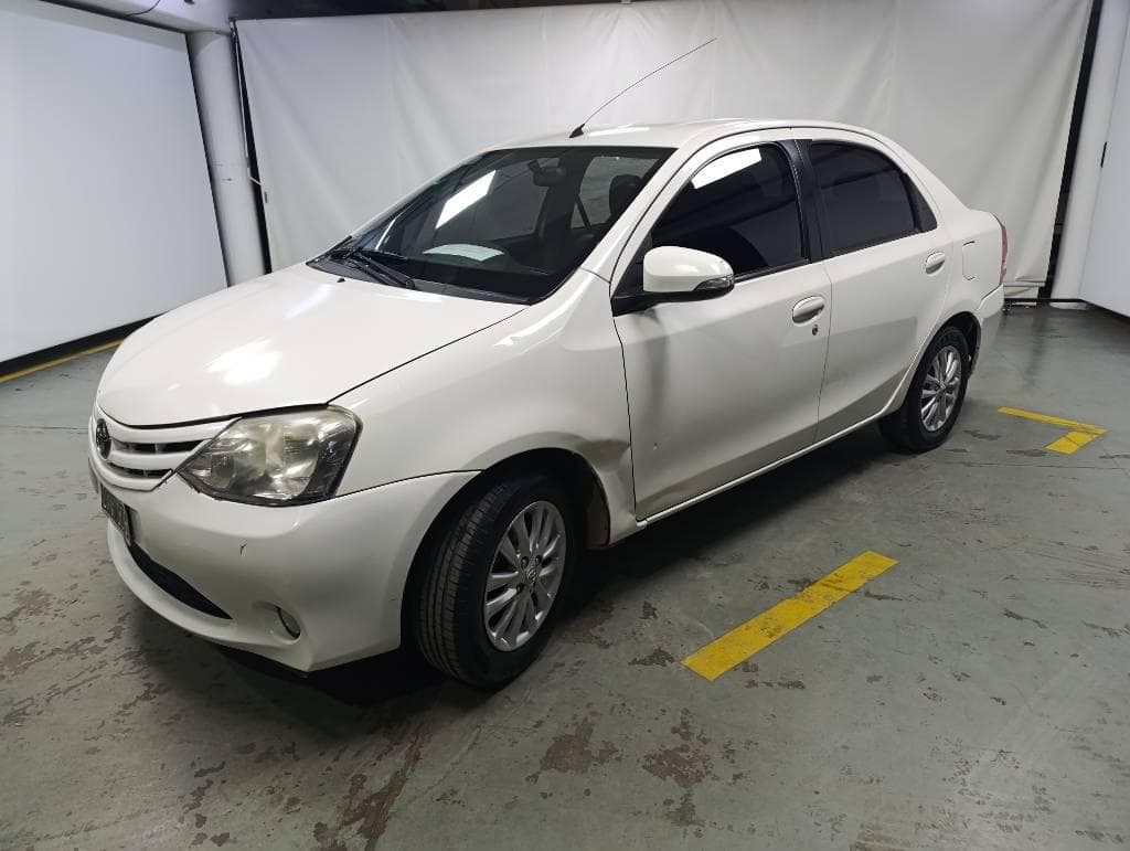 TOYOTA SEDAN 4 PUERTAS  ETIOS XLS 1.5 M/T, Año 2015. DOM: OXV308. Ubicación: San Fernando, provincia de Buenos Aires