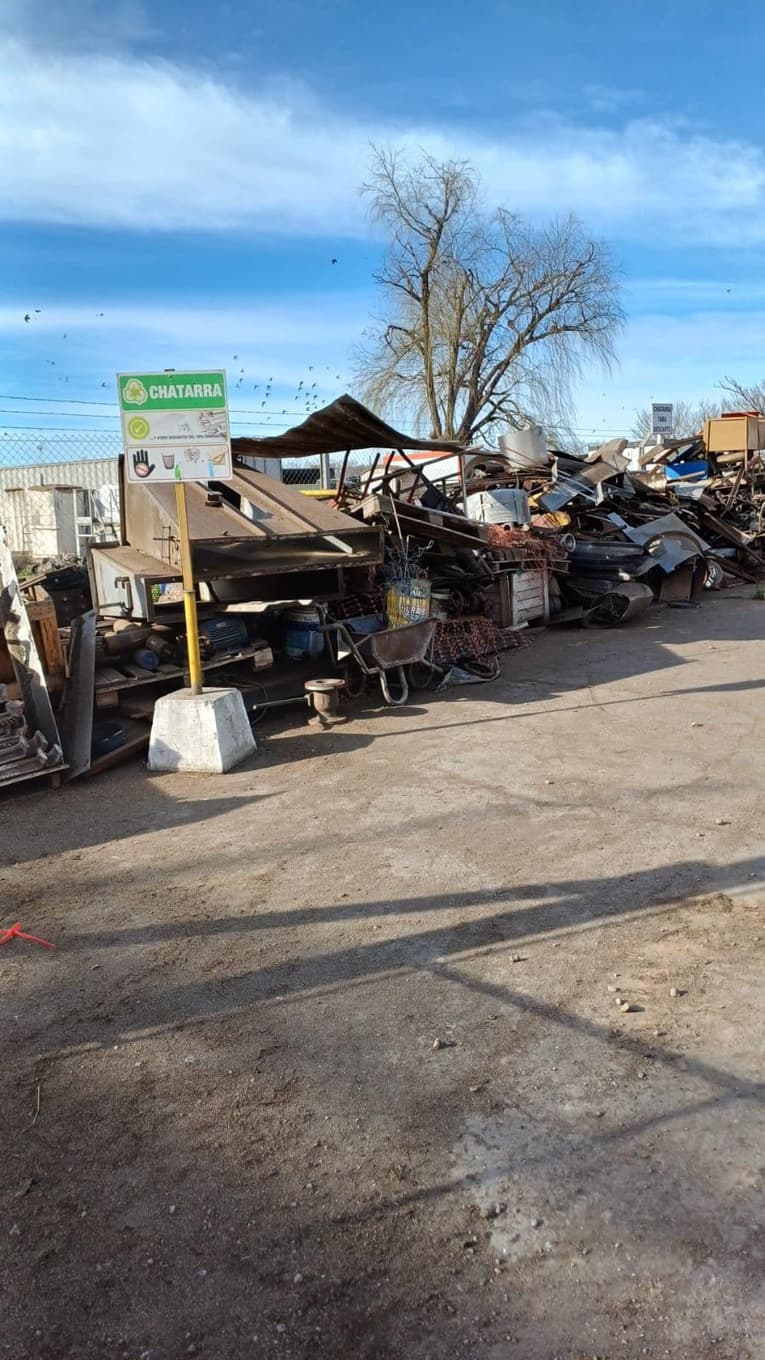 Chatarra de materiales por obsolecencia, desmontajes, mantenimiento, etc, Cantidad: 80 toneladas aprox, Condición: rezago. LOC: Junín, provincia de Buenos Aires
