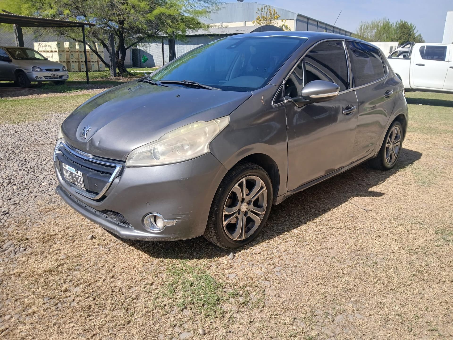 PEUGEOT SEDAN 5 PUERTAS  208 FELINE 1.6 N, Año 2013. DOM: MWG539. Ubicación: San Miguel de Tucumán, provincia de Tucumán