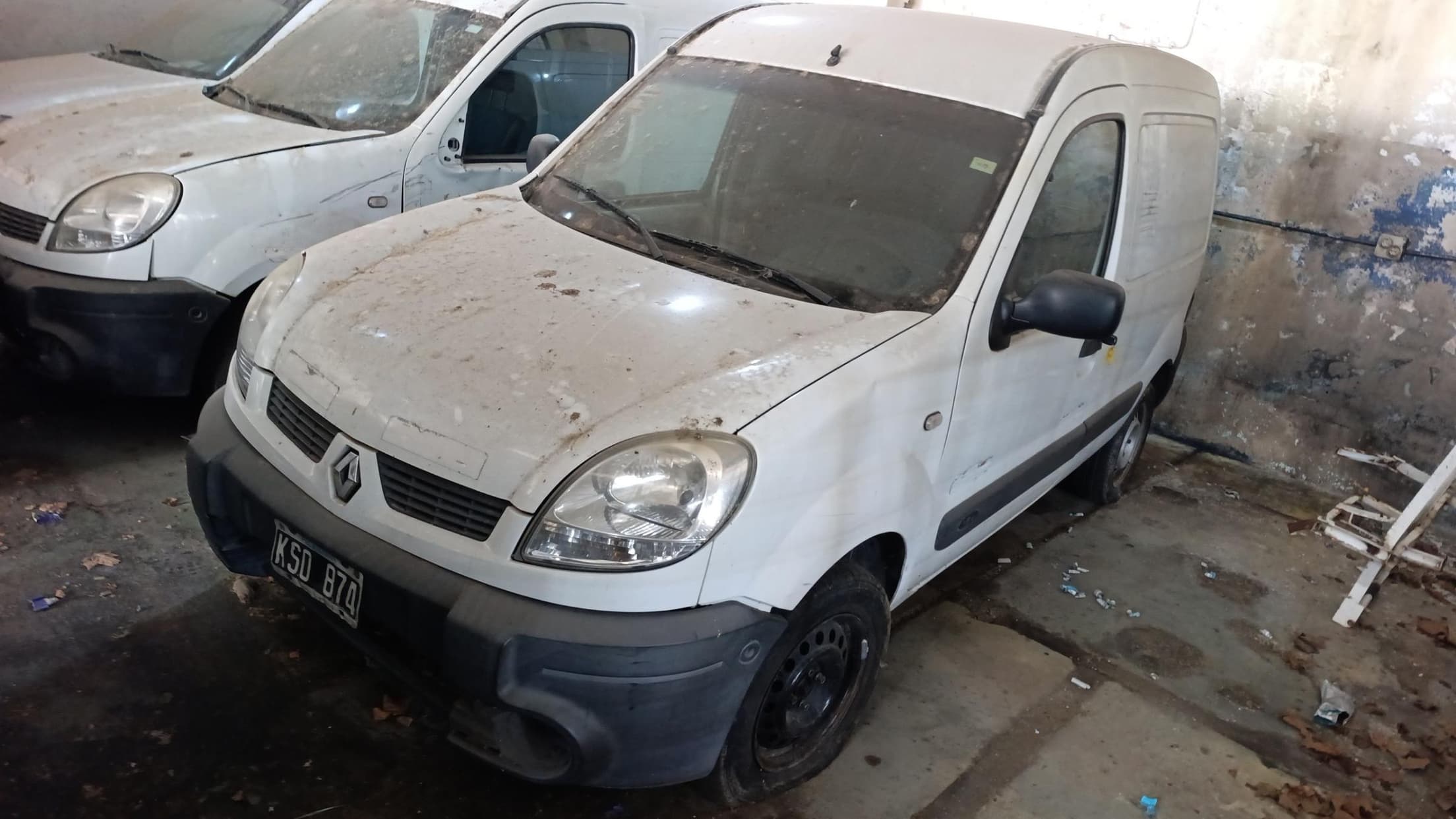 RENAULT FURGON KANGOO CONFORT 1.6 CD AA DA SVT1PL, Año 2011. DOM: KSO874. Ubicación: San Isidro, provincia de Buenos Aires