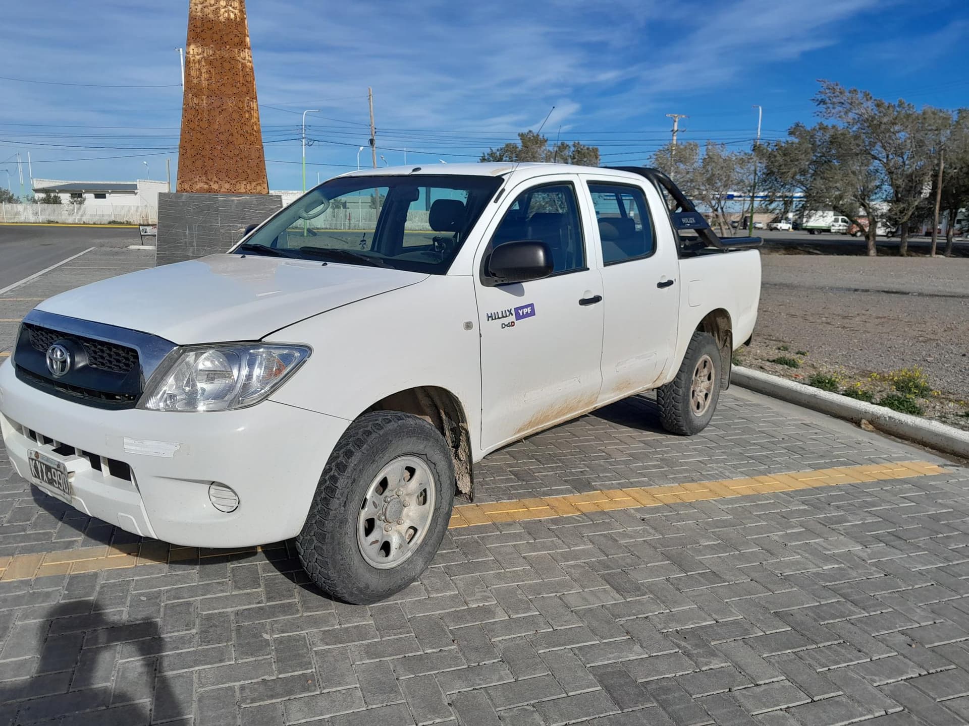 TOYOTA PICK-UP HILUX 4X4 CABINA DOBLE DX PACK 2.5 TD, Año 2011. DOM: KYX990. Ubicación: Las Heras, provincia de Santa Cruz