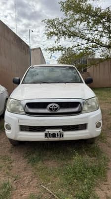 TOYOTA PICK-UP HILUX 4X2 CABINA DOBLE DX PACK 2.5 TD, Año 2010. DOM: JLE197. Ubicación: Añelo, provincia de Neuquén