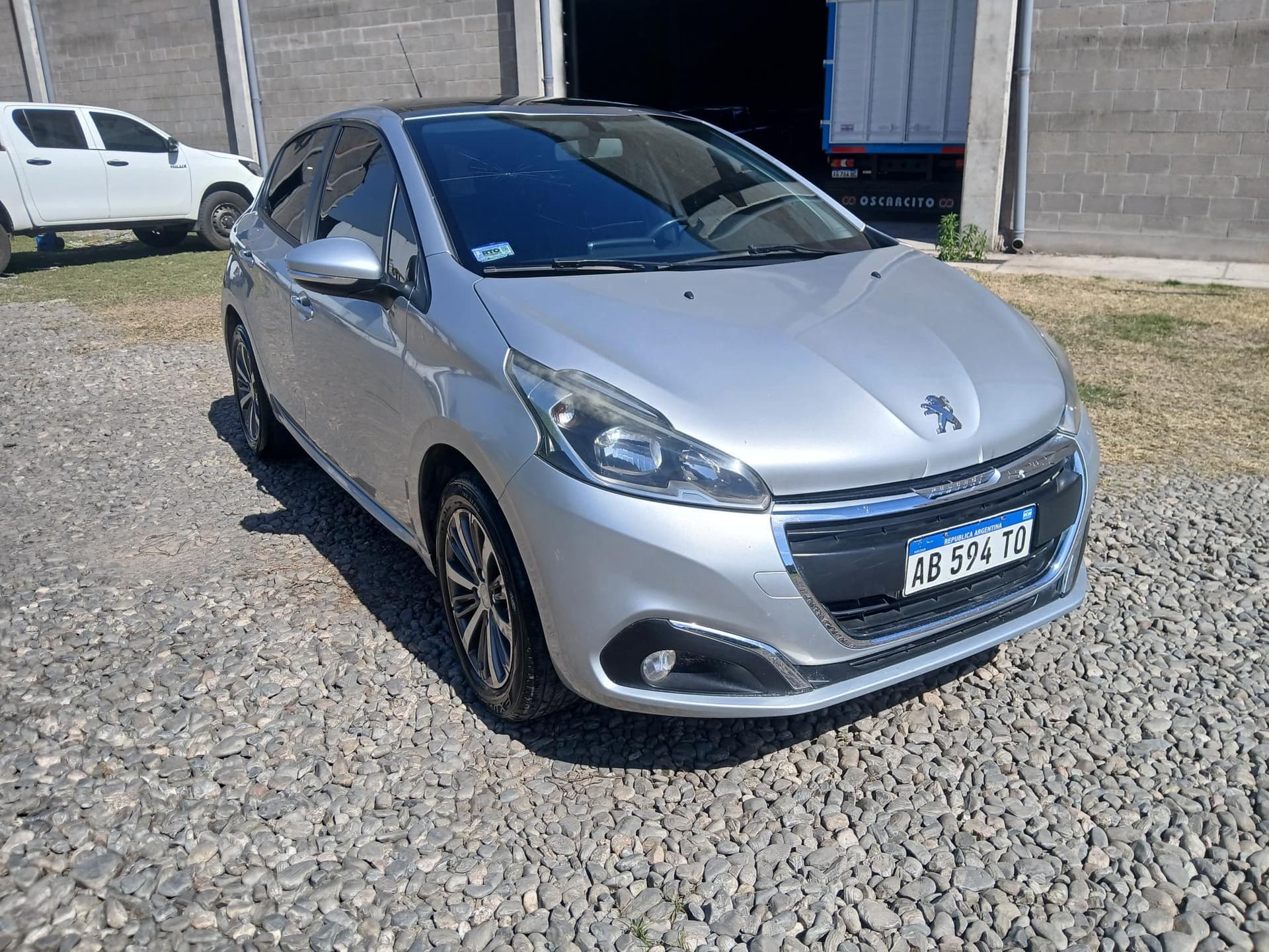 PEUGEOT SEDAN 5 PUERTAS 208 ALLURE 1.6, Año 2017. DOM: AB594TO. Ubicación: San Miguel de Tucumán, provincia de Tucumán