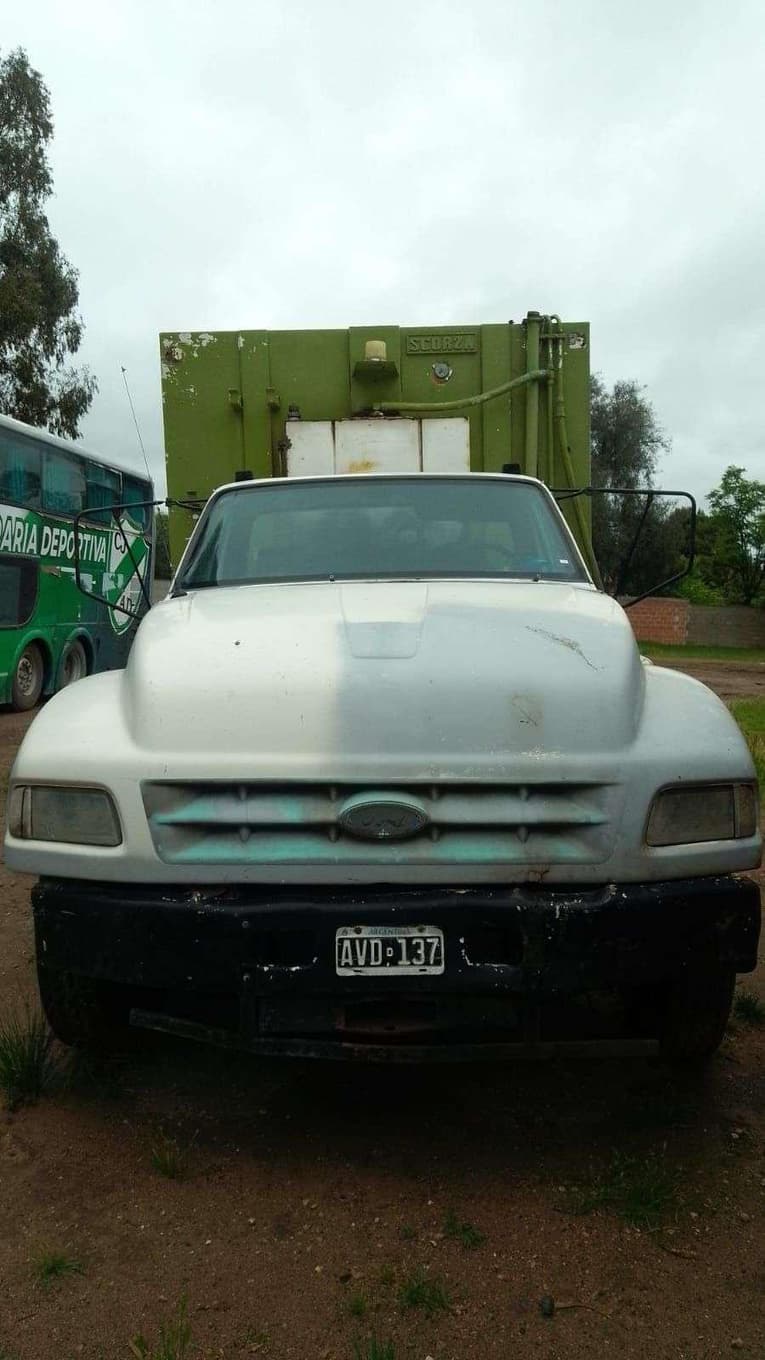 Ford Chasis c/cabina F-14000 H.D., Año 1996. DOM: AVD137. Ubicación: Médanos, provincia de Buenos Aires
