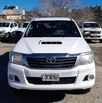 TOYOTA PICK-UP HILUX 4X4 CABINA DOBLE DX PACK 2.5 TDI, Año 2013. DOM: MLW676. Ubicación: Comodoro Rivadavía, provincia de Chubut