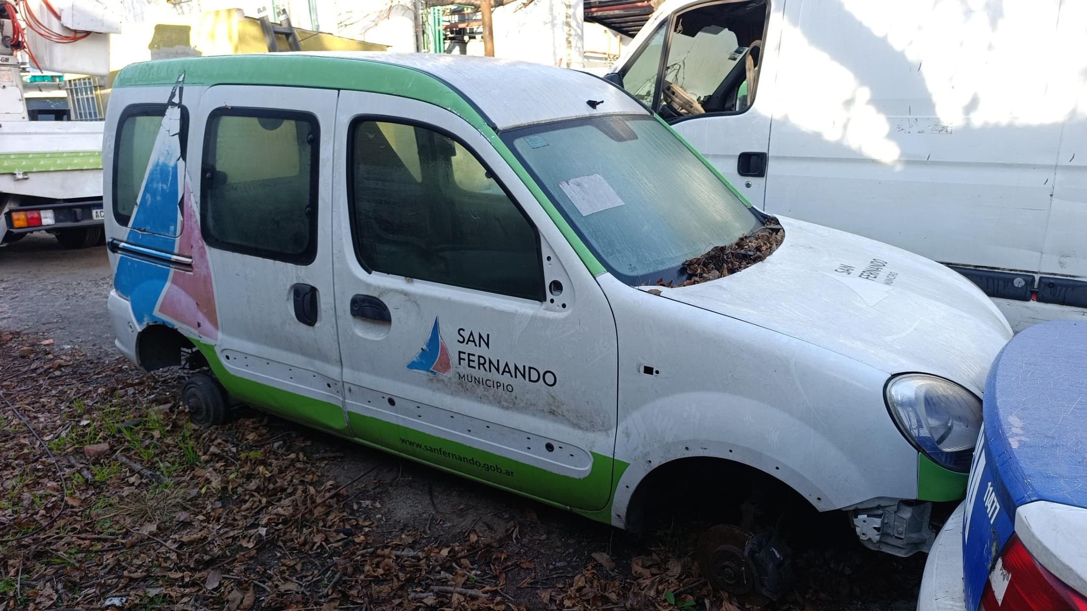 RENAULT SEDAN 4 PTAS KANGOO AUTH. PLUS 1.5 DA AA CD PK 2P, Año 2009. DOM: IAE658. Ubicación: San Fernando, provincia de Buenos Aires