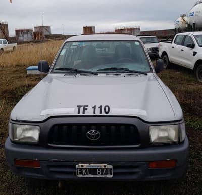 TOYOTA PICK-UP HILUX 4X4 CABINA DOBLE DX 3.0D, Año 2004. DOM: EKL871. Ubicación: Planta Cruz del Sur, Rio Grande, provincia de Tierra del Fuego