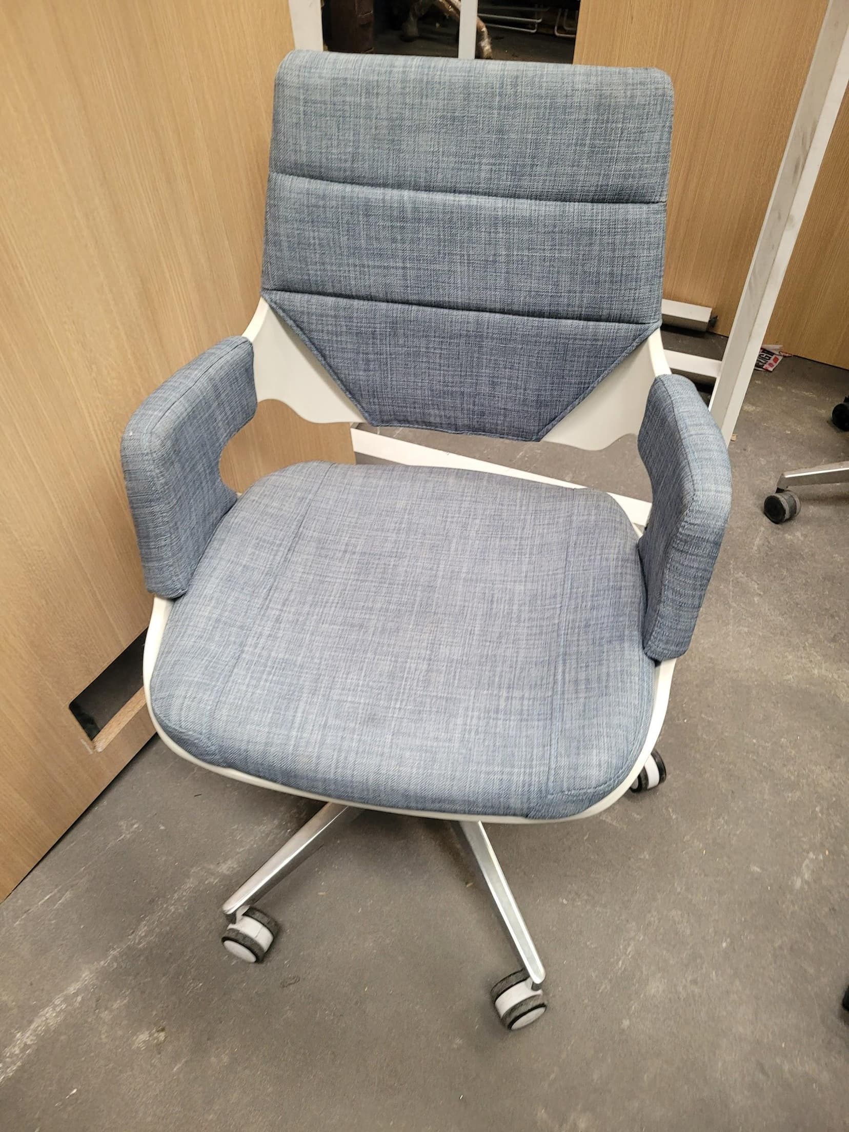 Silla con ruedas Plastico tapizadas, c/s apoya pies, Cantidad: 49 unidades, Condición: usado. LOC: Ciudad Autónoma de Buenos Aires