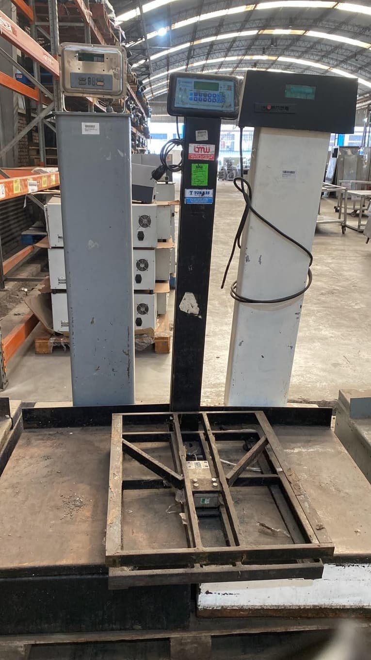Balanza Electronica de pie, Cantidad: 3 unidades, Condición: usado, con posibles faltantes. LOC: Ciudad Autónoma de Buenos Aires