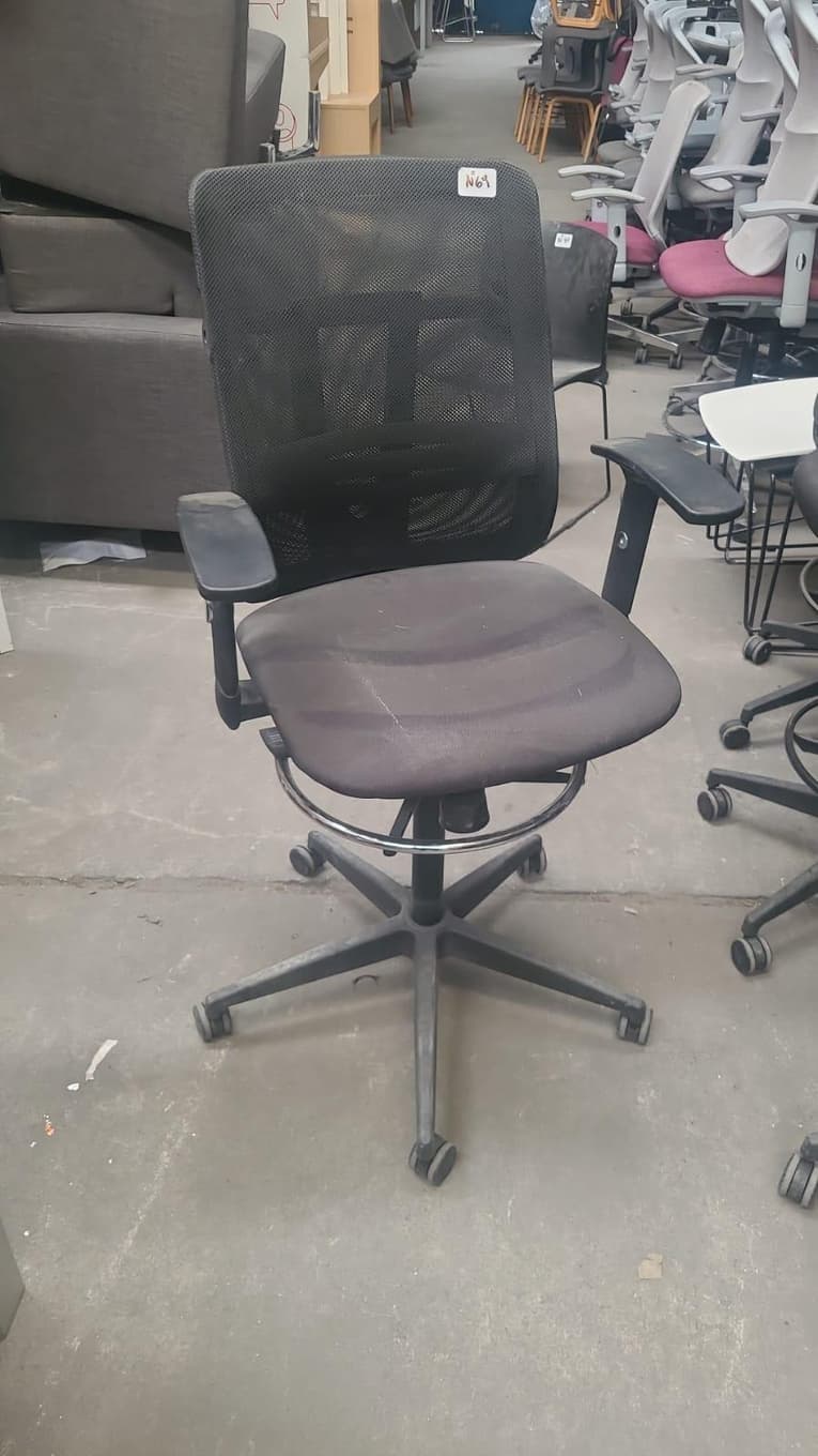 silla de cajero  silla apoya pies, Negro, Cantidad: 12 Unidades, Condición: usado. LOC: Ciudad Autónoma de Buenos Aires