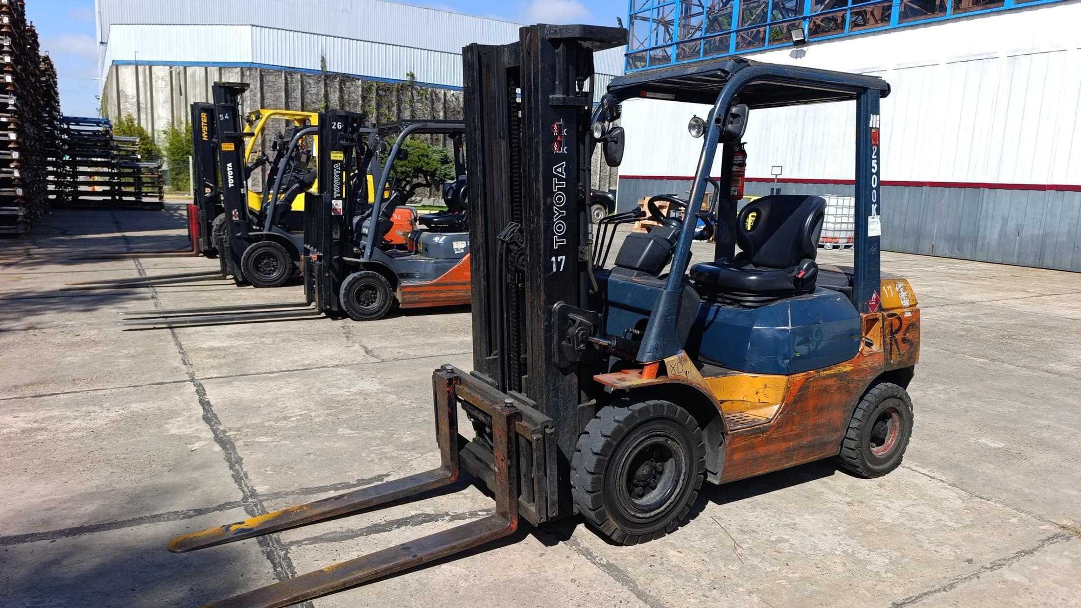 AUTOELEVADOR TOYOTA 607DF25, Año: 2003, Cantidad: 1 unidad, Condición: usado. LOC: SAN FERNANDO, provincia de Buenos Aires