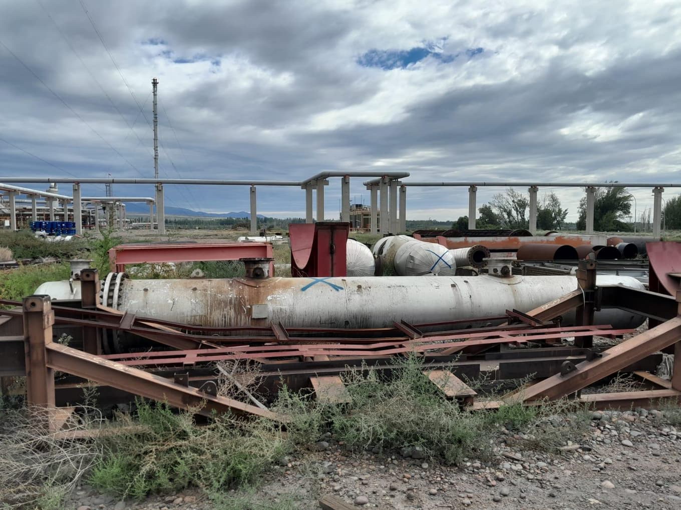 Equipos y mazos, Cantidad: 300 toneladas aprox, Condición: rezago. LOC: CILC, Luján de Cuyo, provincia de Mendoza