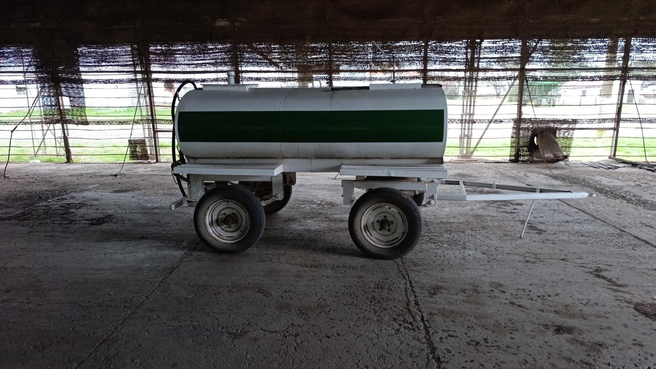 ACOPLADO  CISTERNA 2000L, Año: 1997, Cantidad: 1 unidad, Condición: usado. LOC: MONTE BUEY, provincia de Córdoba