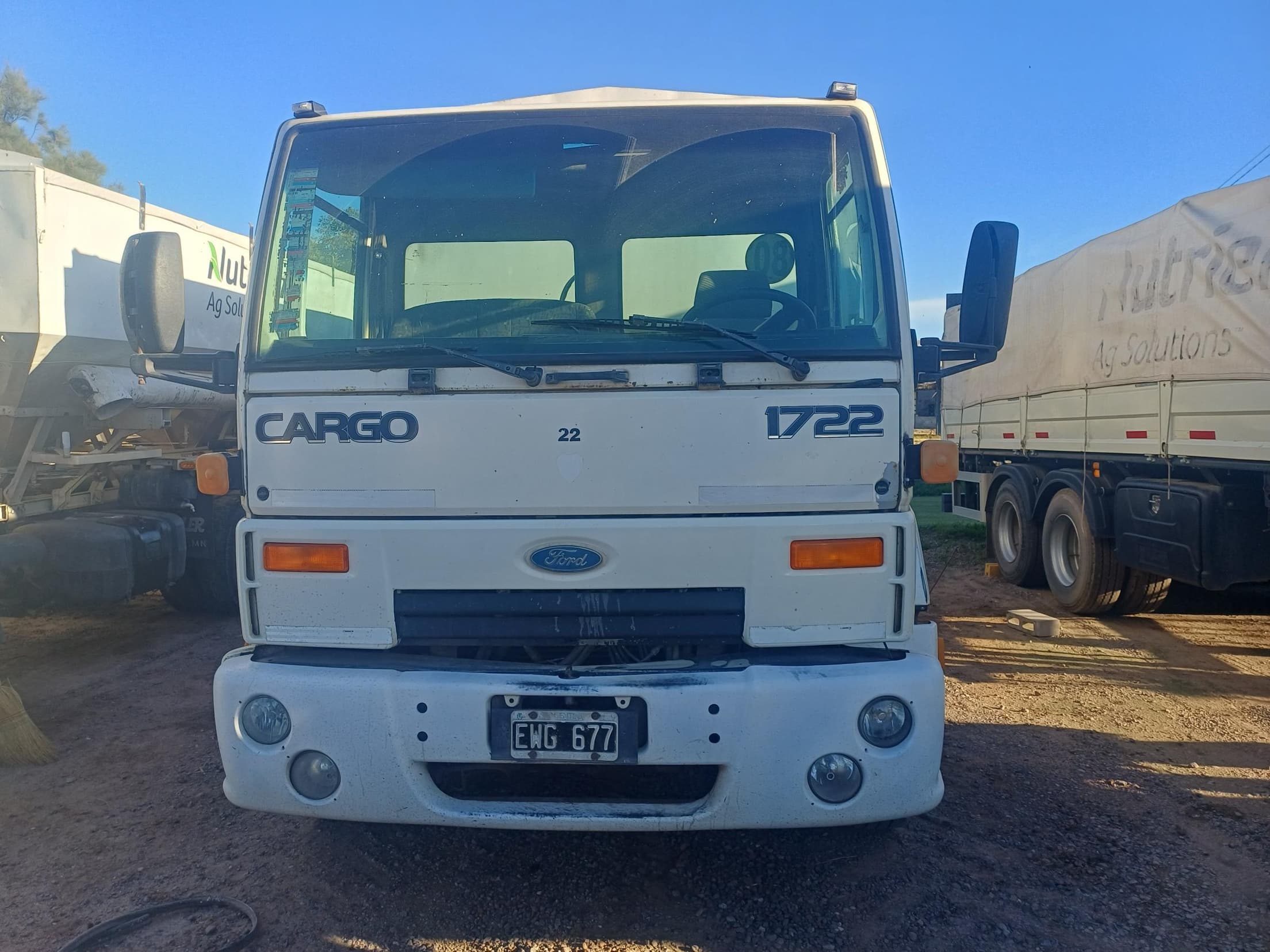 FORD TRACTOR CARRETERA CARGO 1722, Año 2005. DOM: EWG677. Ubicación: ALBERDI, provincia de Buenos Aires