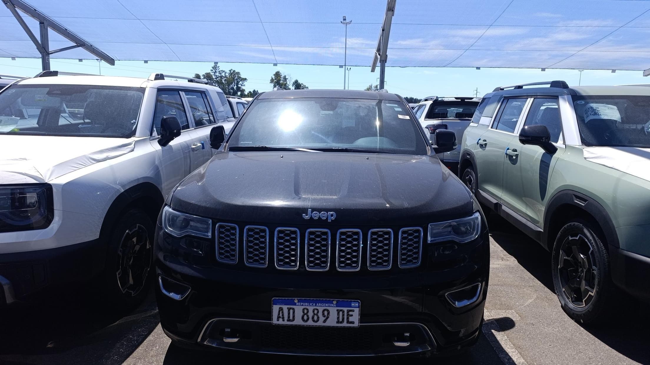 JEEP TODO TERRENO GRAND CHEROKEE OVERLAND, Año 2018. DOM:  AD889DE . Ubicación: Zárate, provincia de Buenos Aires