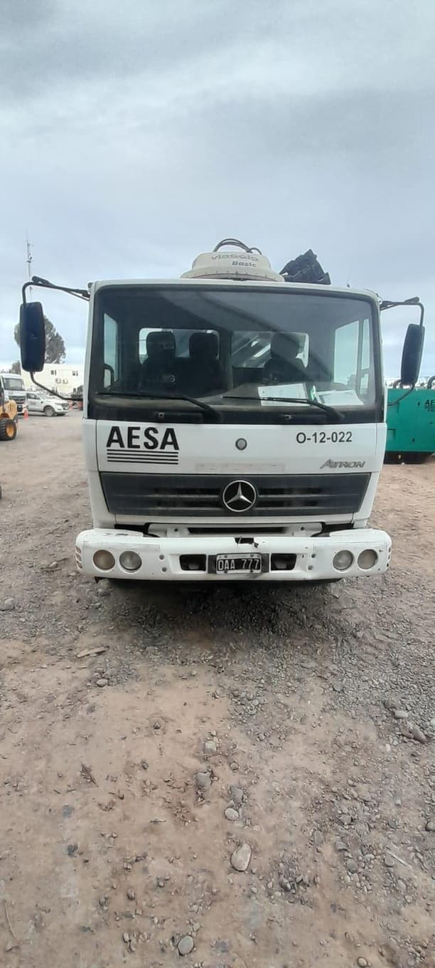 MERCEDES BENZ CHASIS CON CABINA BMO 693 VERSION ATRON 1720 48, Año 2014 . DOM: OAA777. Ubicación: CENTENARIO, provincia de Neuquén