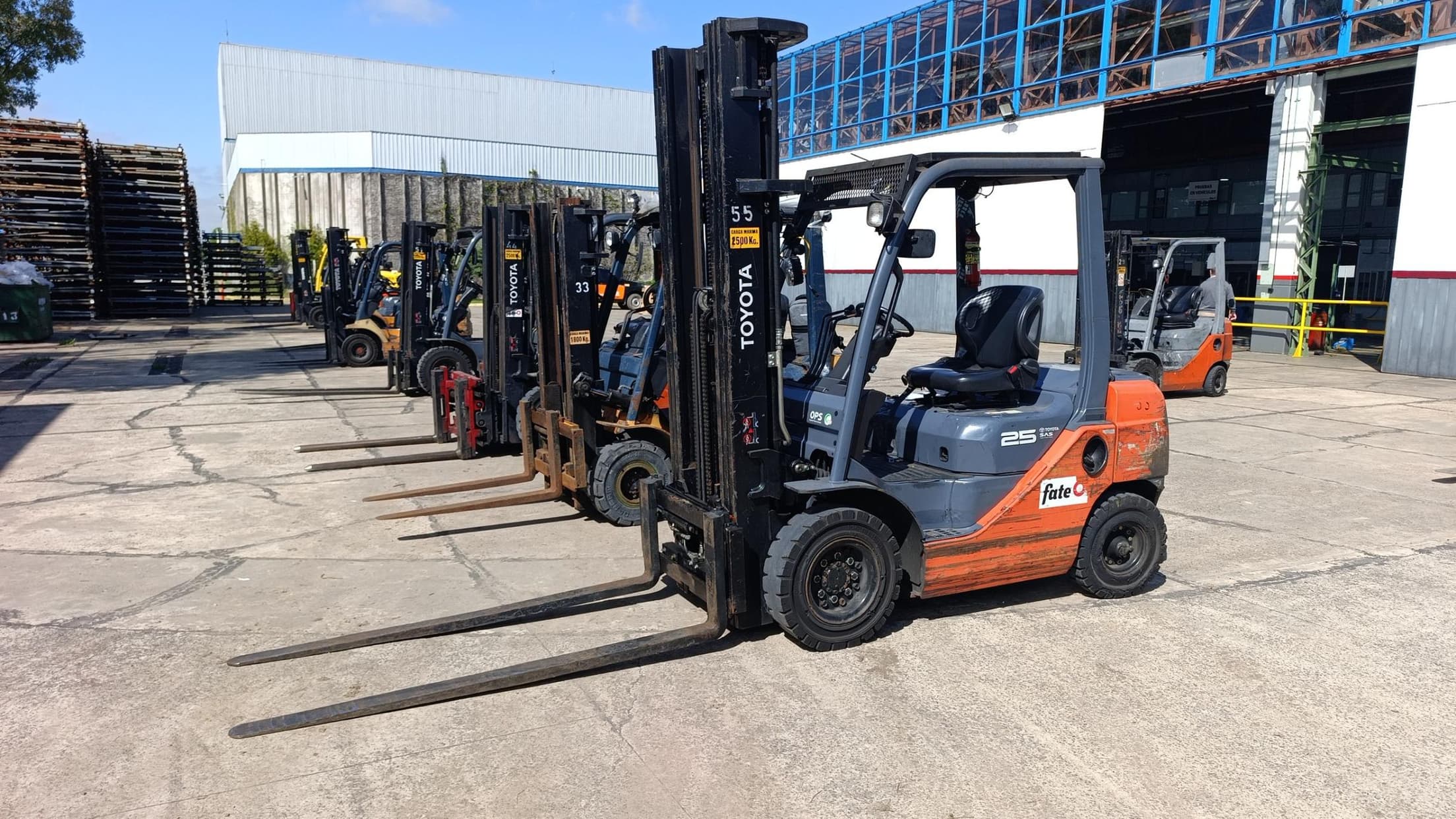 AUTOELEVADOR TOYOTA 608FD25, Año: 2016, Cantidad: 1 unidad, Condición: usado. LOC: SAN FERNANDO, provincia de Buenos Aires