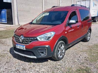 RENAULT SEDAN 5 PUERTAS KANGOO II STEPWAY 1.6 S QE, Año 2023. DOM: AF812OK. Ubicación: San Miguel de Tucumán, provincia de Tucumán