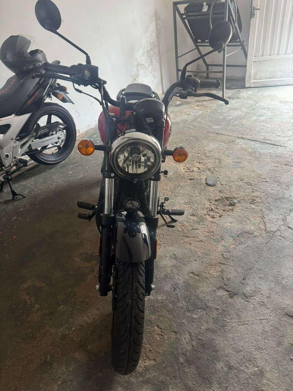 ROYAL ENFIELD MOTOCICLETA METEOR 350, Año 2025. DOM: A273IOS. Ubicación: Córdoba, provincia de Córdoba