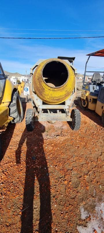 Motohormigonera Helix, Cantidad: 1 unidad, Condición: usado, con posibles faltantes. LOC: Comodoro Rivadavia, provincia de Chubut