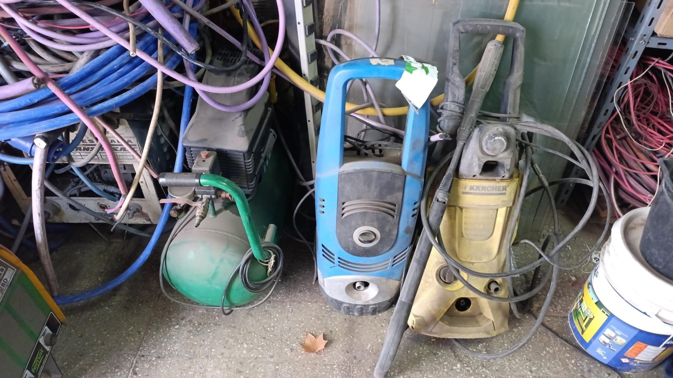 LOTE DE HERRAMIENTAS ELECTRICAS, Cantidad: 6 unidades, Condición: usado, con posibles faltantes. LOC: GODOY CRUZ, provincia de Mendoza