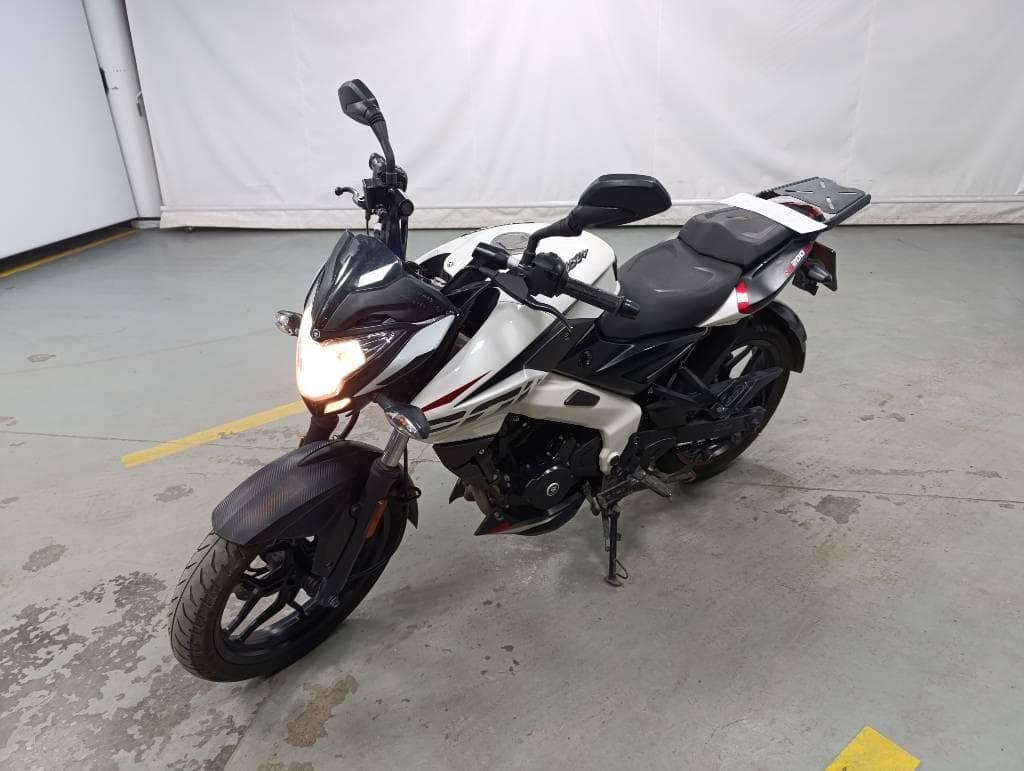BAJAJ MOTOCICLETA ROUSER 200, Año 2024. DOM: A214HMF. Ubicación: San Fernando, provincia de Buenos Aires