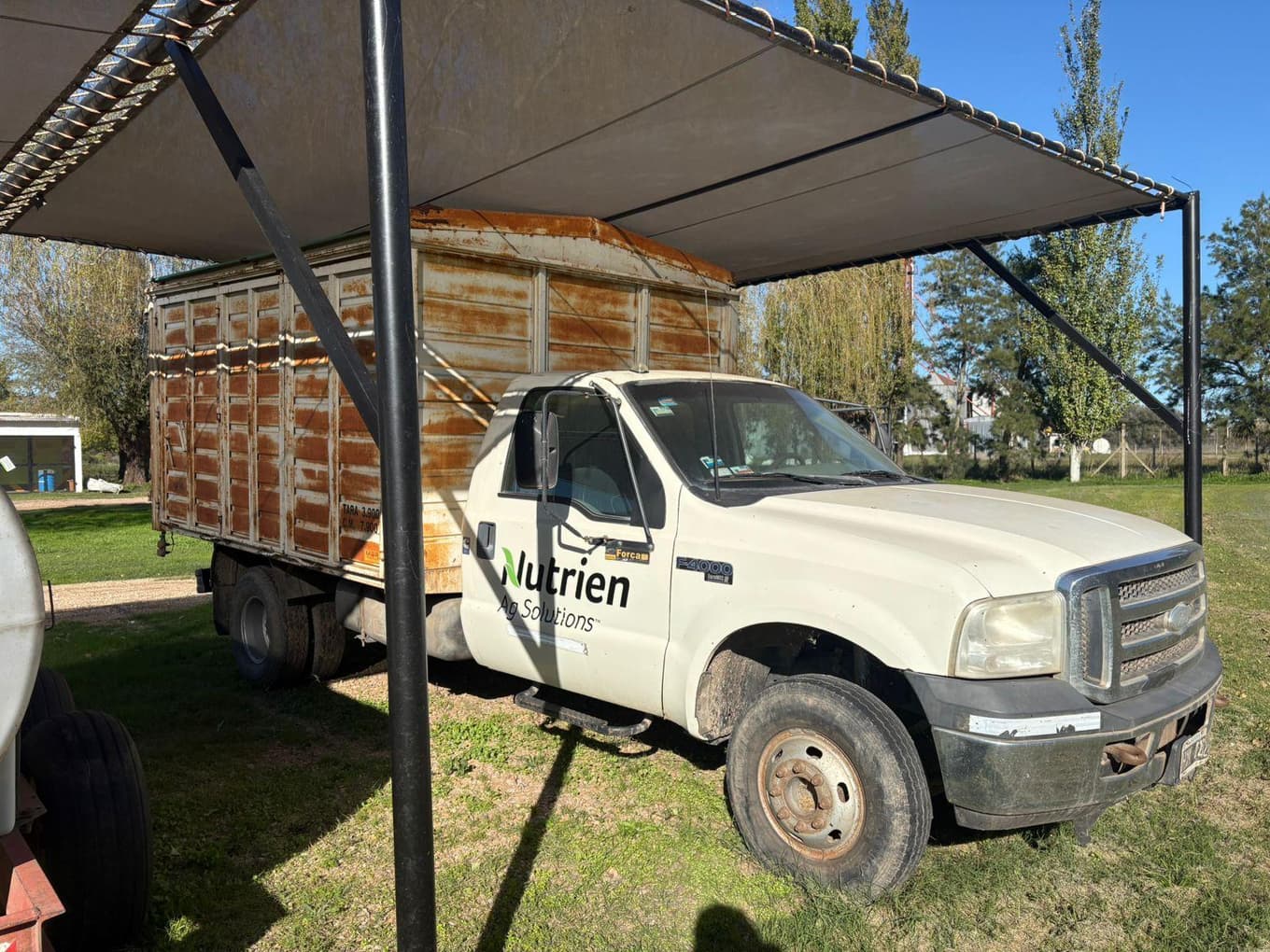 FORD CHASIS C/ CABINA F-4000 D, Año 2009. DOM: HXK442. Ubicación: French, provincia de Buenos Aires