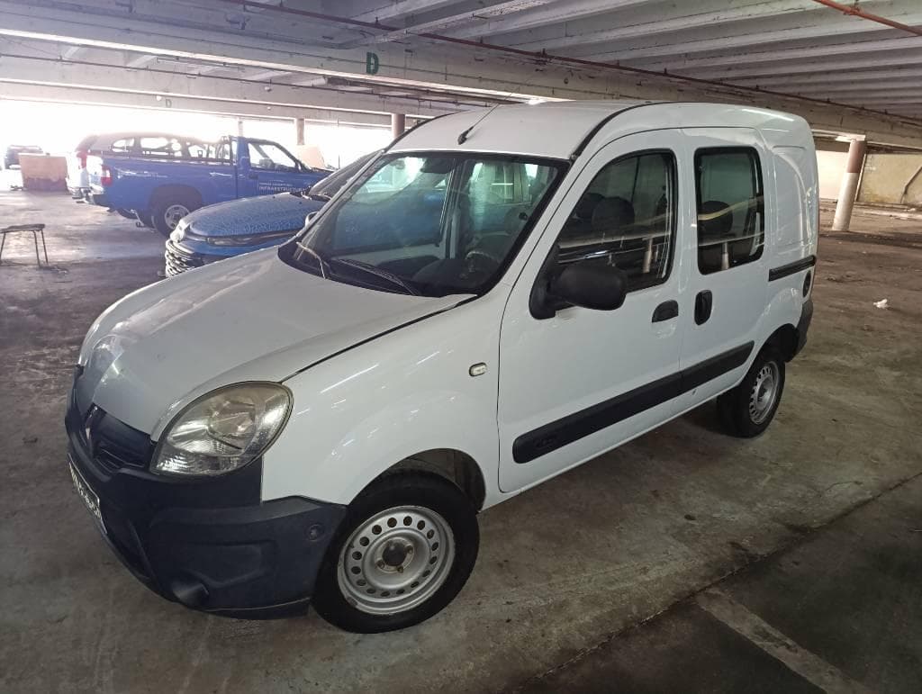 RENAULT FURGON KANGOO PH3 CONFORT 1.6 5ASIENTOS 2P, Año 2017. DOM: AA840BD. Ubicación: San Fernando, provincia de Buenos Aires