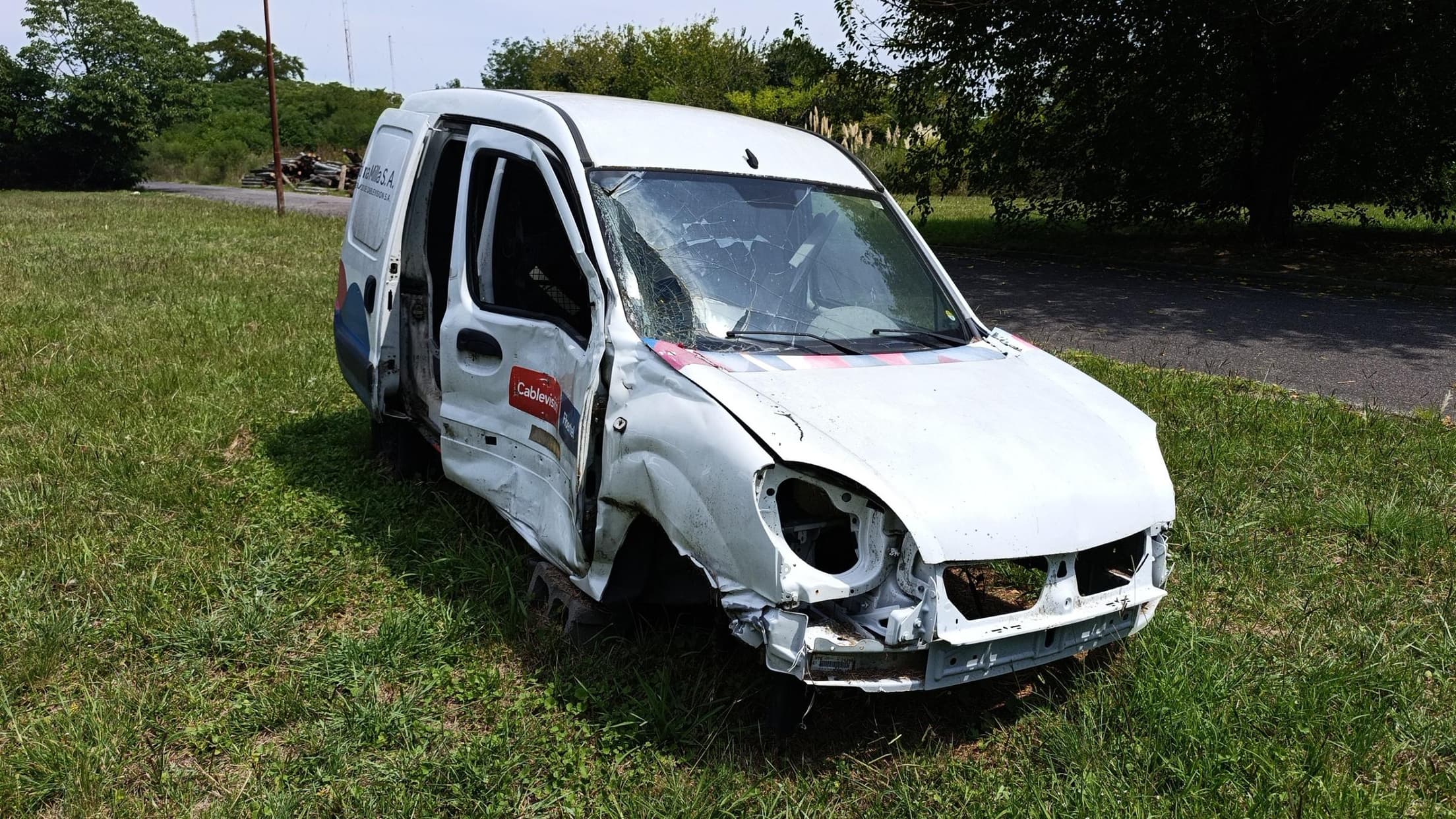 RENAULT FURGON KANGOO PH3 CONFORT 1.6 1P, Año 2018. DOM: AC447JA. Ubicación: General Pacheco, provincia de Buenos Aires