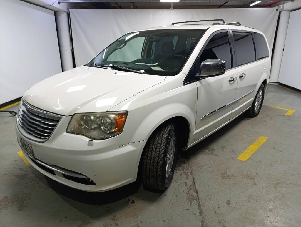 CHRYSLER FAMILIAR TOWN & COUNTRY LIMITED 3.6, Año 2012. DOM: KZY995. Ubicación: San Fernando, provincia de Buenos Aires