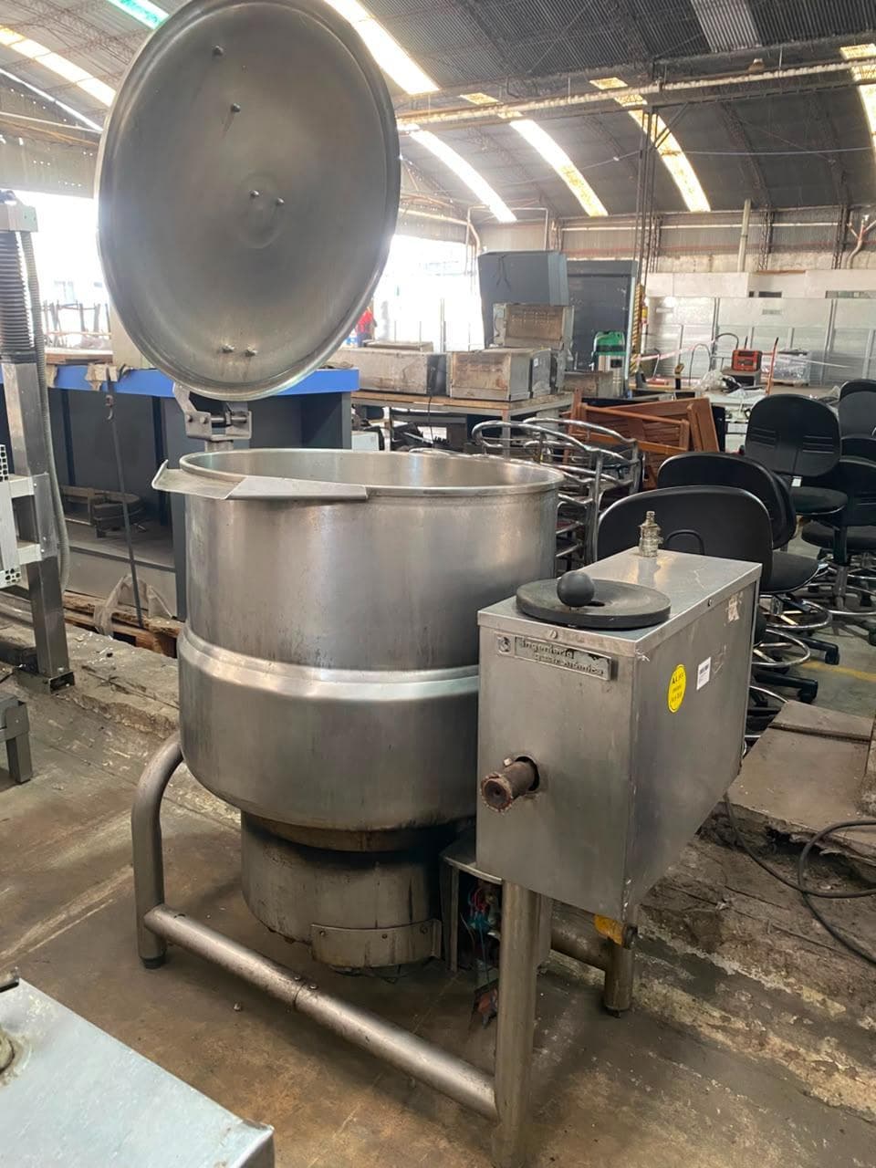 Marmita Industrial , Cantidad: 2 unidades, Condición: usado, con posibles faltantes. LOC: Ciudad Autónoma de Buenos Aires