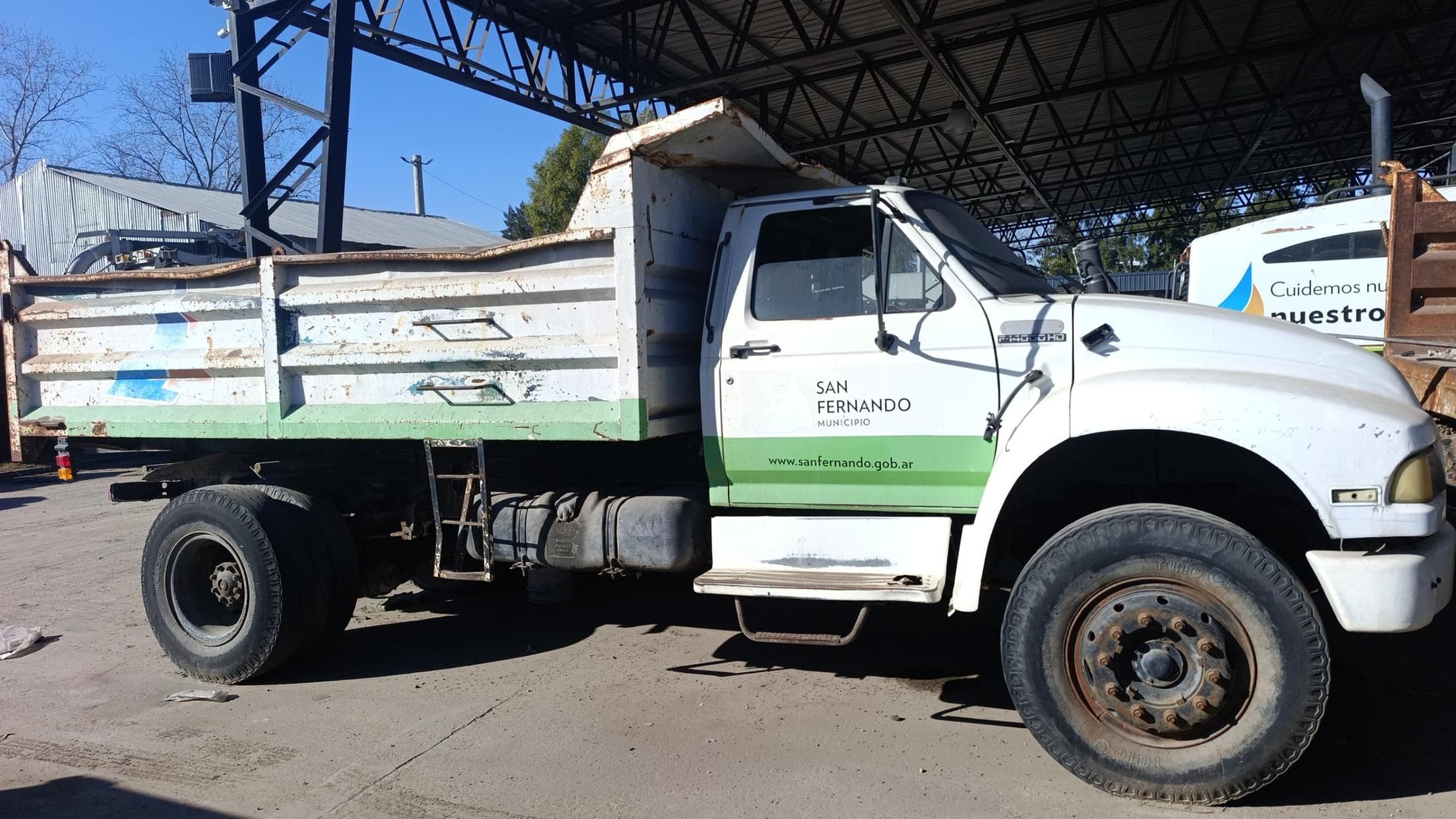 FORD CHASIS C/CABINA F-14.000, Año 1998. DOM: BYQ171. Ubicación: San Fernando, provincia de Buenos Aires