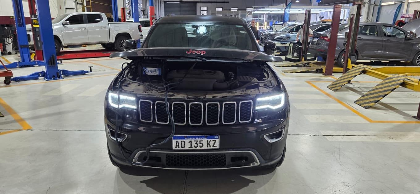 JEEP TODO TERRENO GRAND CHEROKEE LIMITED, Año 2018. DOM: AD135KZ. Ubicación: Córdoba, provincia de Córdoba