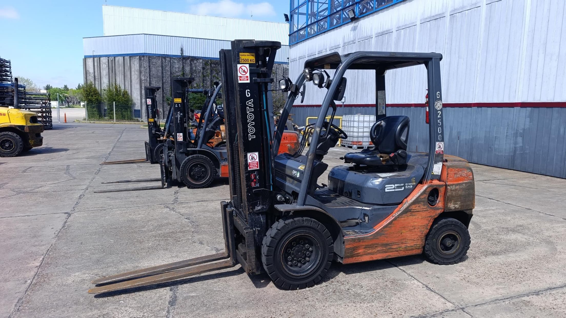 AUTOELEVADOR TOYOTA 608FD25, Año: 2009, Cantidad: 1 unidad, Condición: usado. LOC: SAN FERNANDO, provincia de Buenos Aires