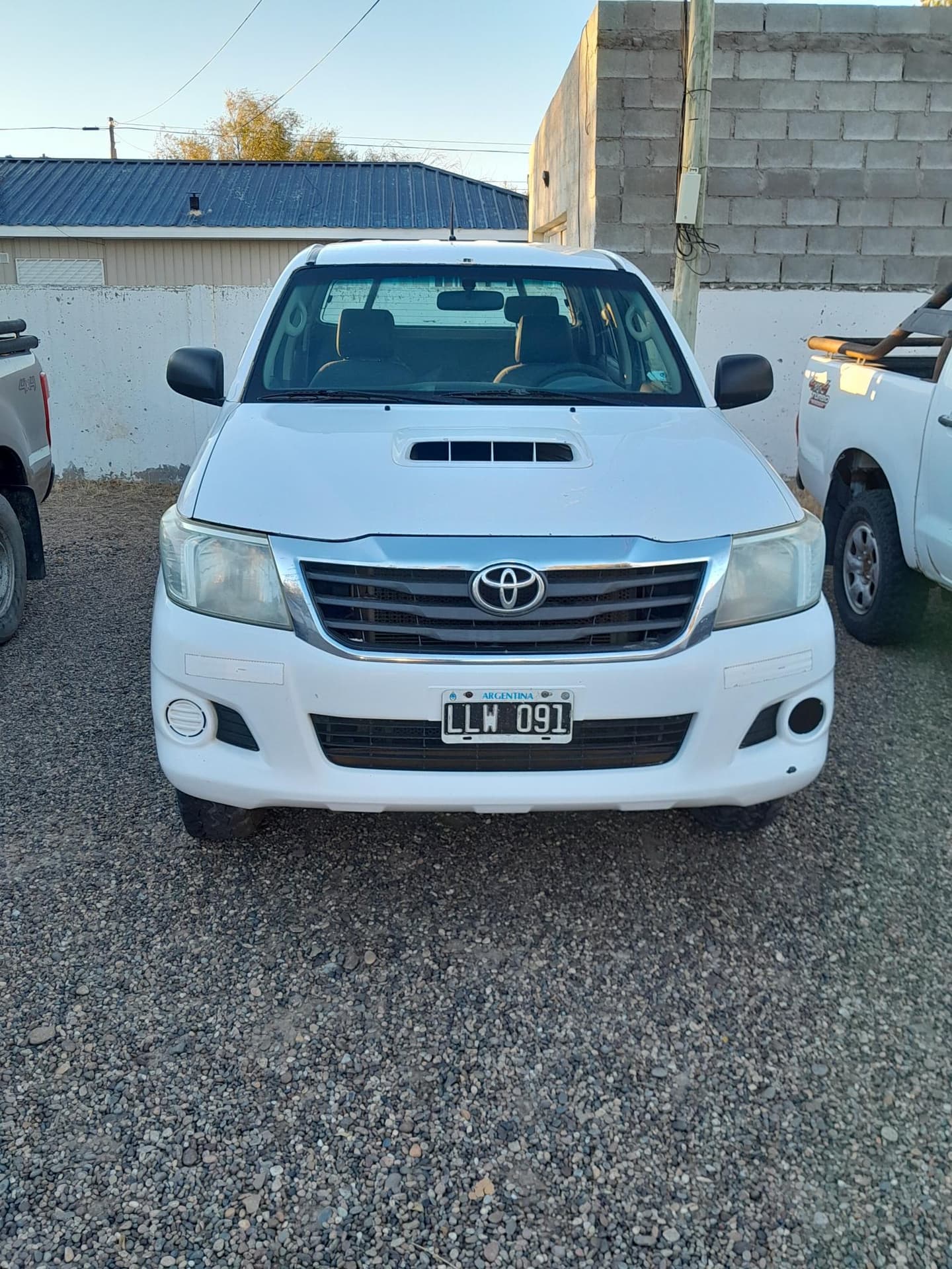 TOYOTA PICK UP HILUX 4X4 CABINA DOBLE DX PACK 2.5 TDI, Año 2012. DOM: LLW091. Ubicación: Las Heras, provincia de Santa Cruz