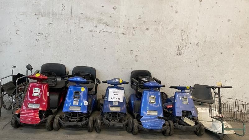 Carro para discapacitados / Silla de ruedas, Cantidad: 7 unidades, Condición: rezago. LOC: Ciudad Autónoma de Buenos Aires