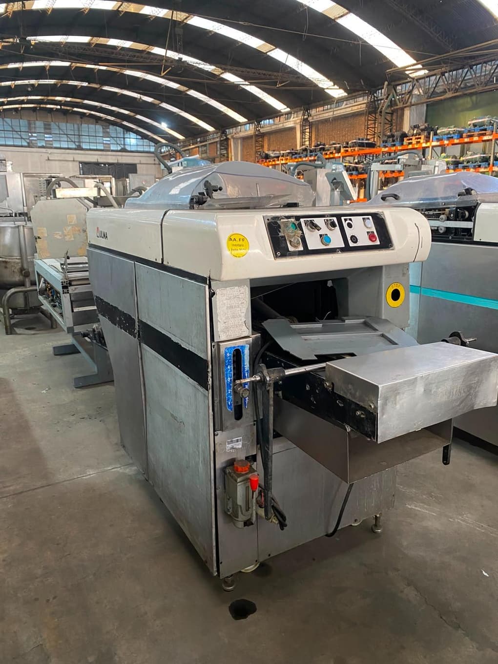 Empaquetadora Automatica y Etiquetadora aut., Cantidad: 2 unidades, Condición: usado, con posibles faltantes. LOC: Ciudad Autónoma de Buenos Aires