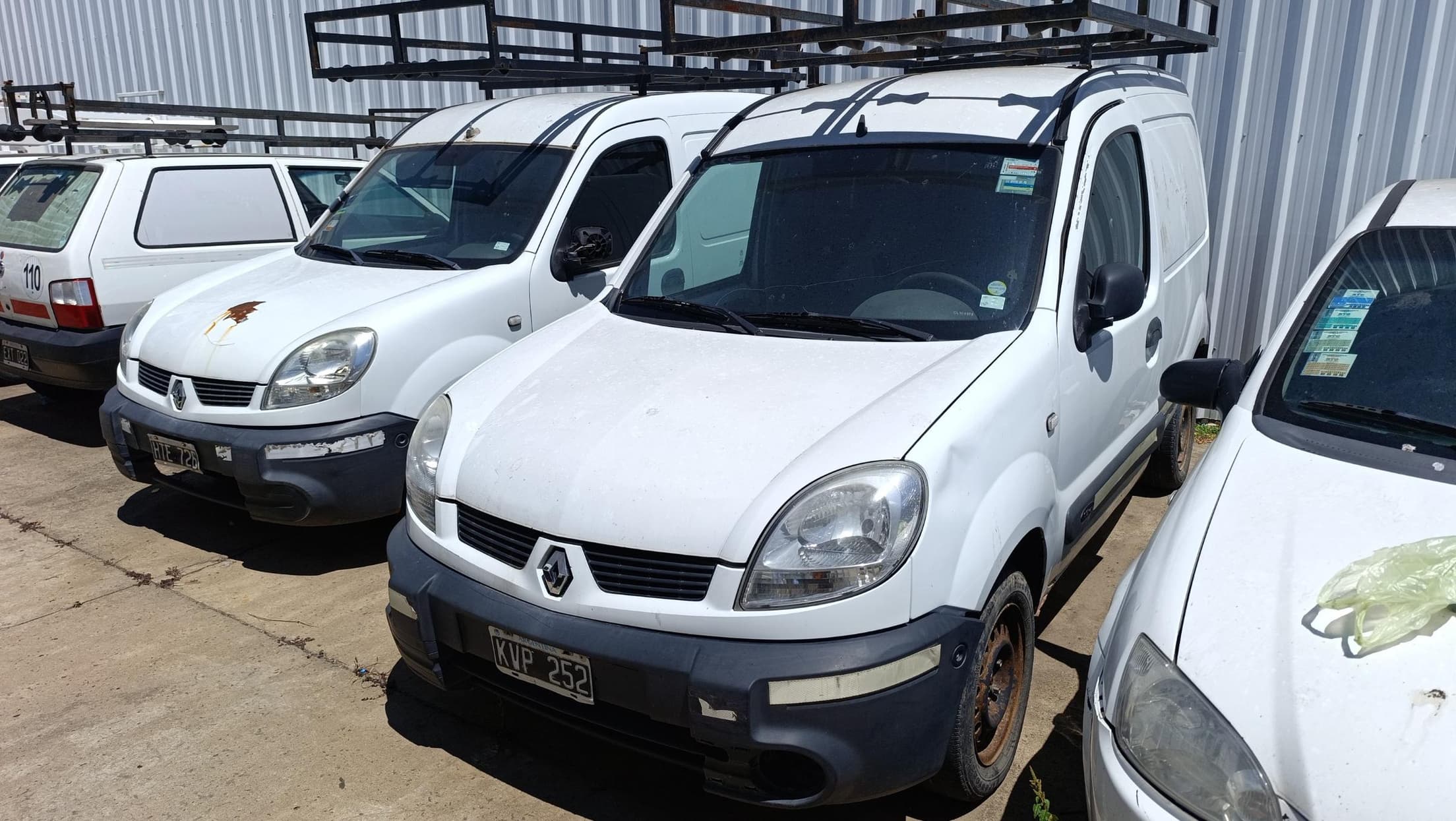 RENAULT FURGON KANGOO CONFORT 1.6 CD AA SVT 1PL, Año 2012. DOM: KVP252. Ubicación: Rosario, provincia de Santa Fe