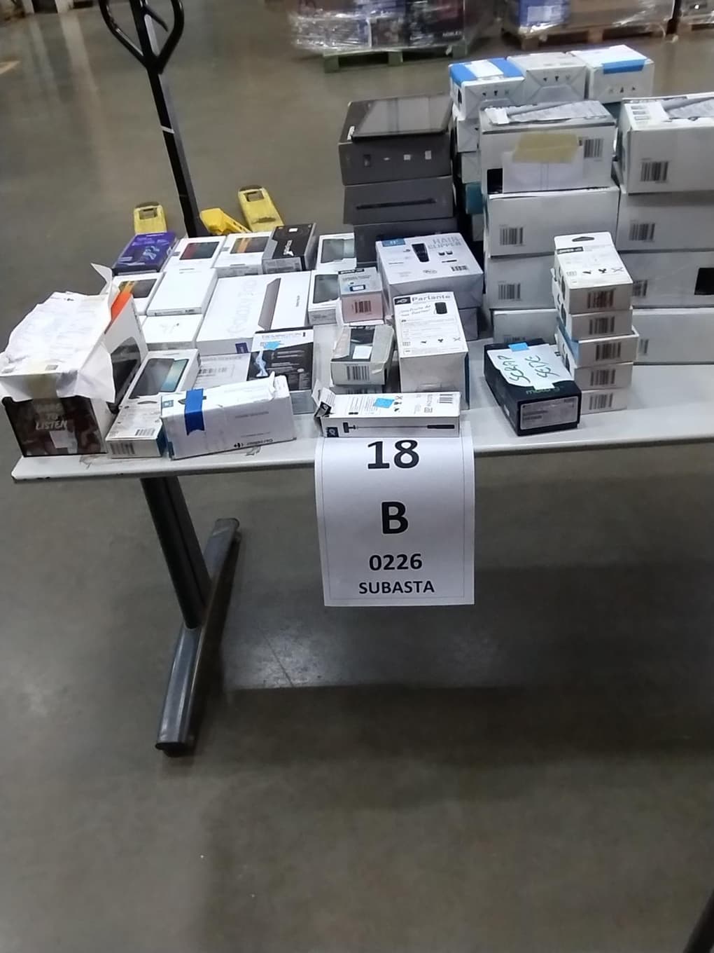 TABLET, CELULARES, AURICULARES varias, Cantidad: 59 Unidades, Condición: rezago/residuo/desecho. LOC: Tortuguitas, provincia de Buenos Aires