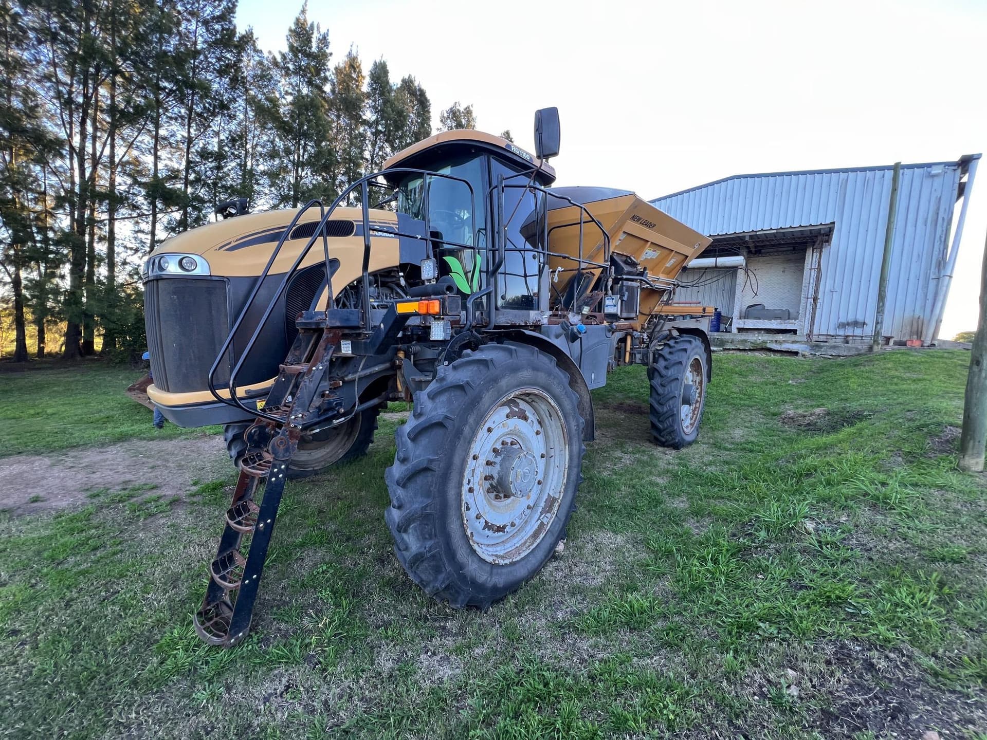 FERTILIZADORA ROGATOR, Año 2019. DOM: SMA81. Ubicación: PLANTA YOUNG