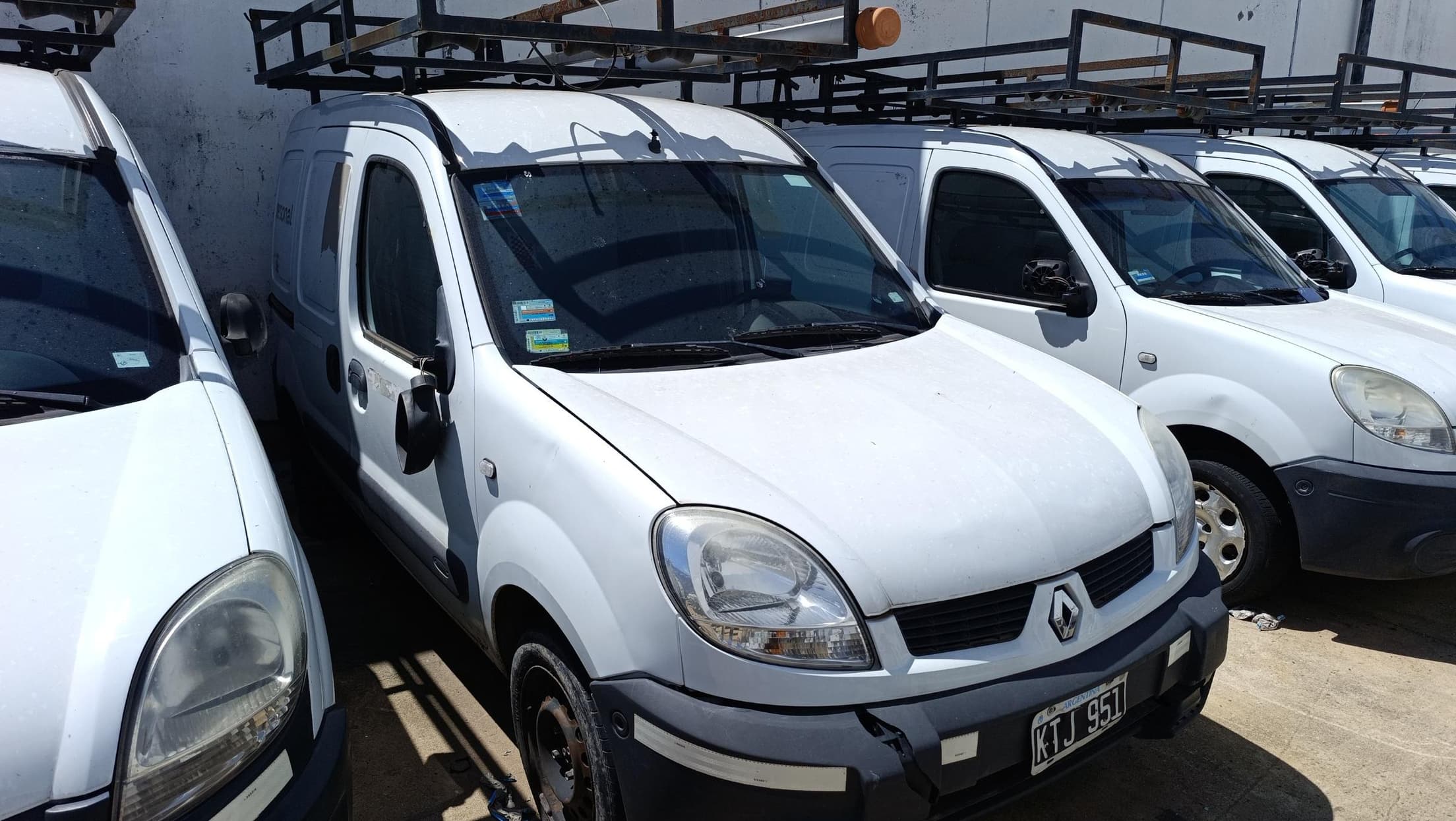 RENAULT FURGON KANGOO CONFORT 1.6 CD AA SVT 1PL, Año 2011. DOM: KTJ951. Ubicación: Rosario, provincia de Santa Fe