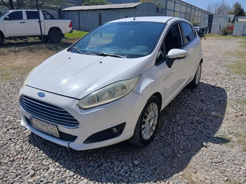 FORD SEDAN 5 PUERTAS FIESTA 1.6L SE, Año 2016. DOM: AA574CA. Ubicación: San Miguel de Tucumán, provincia de Tucumán