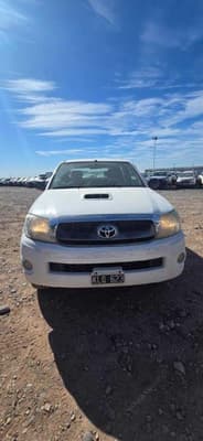 TOYOTA PICK-UP HILUX 4X4 CABINA DOBLE SR C/AB 3.0 TDI, Año 2011. DOM: KLQ623. Ubicación: Loma La Lata, provincia de Neuquén