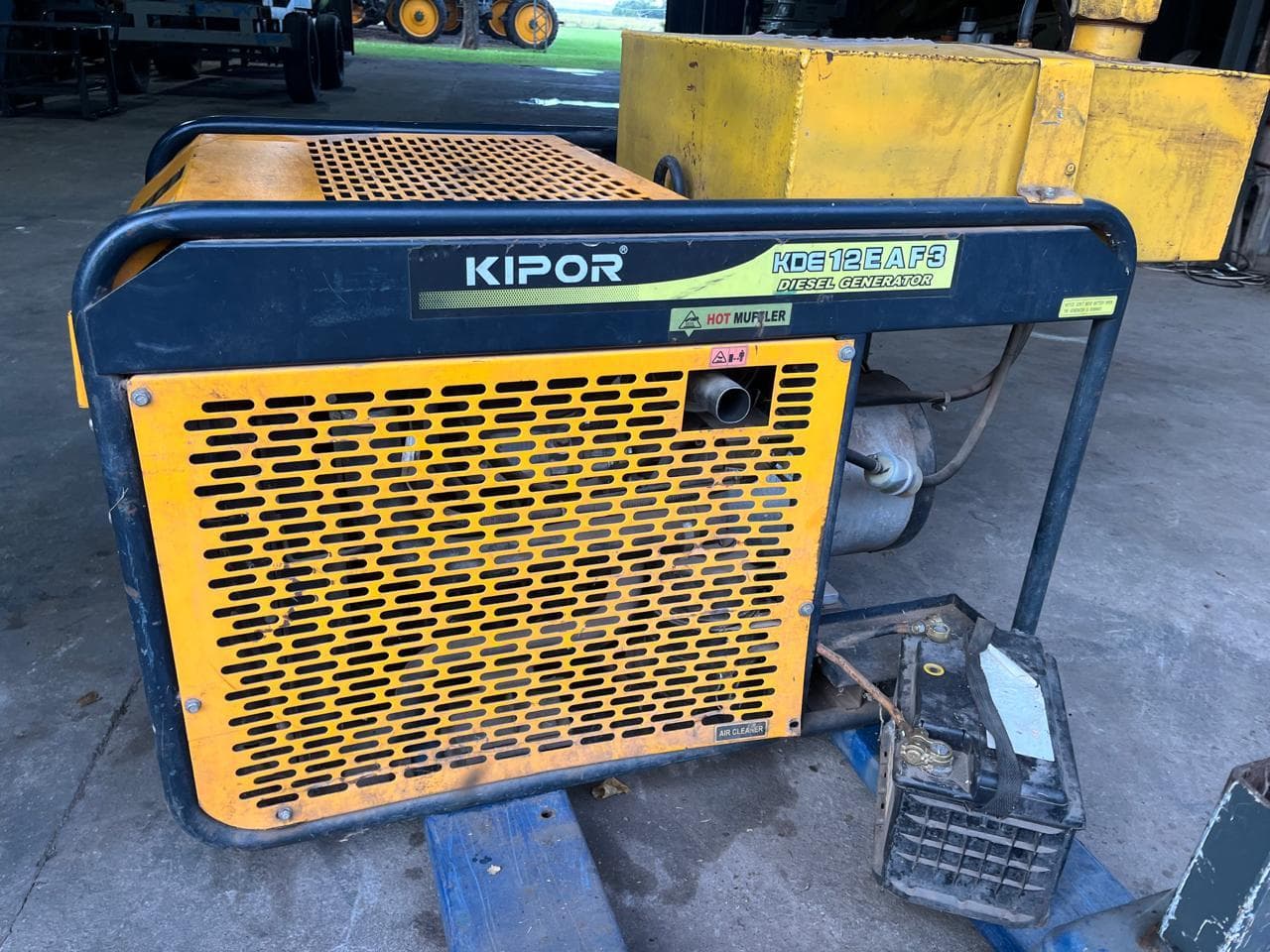 GENERADOR KIPOR DIESEL KDE12EAF3, Cantidad: 1 unidad, Condición: usado, con posibles faltantes. LOC: Salto, provincia de Buenos Aires