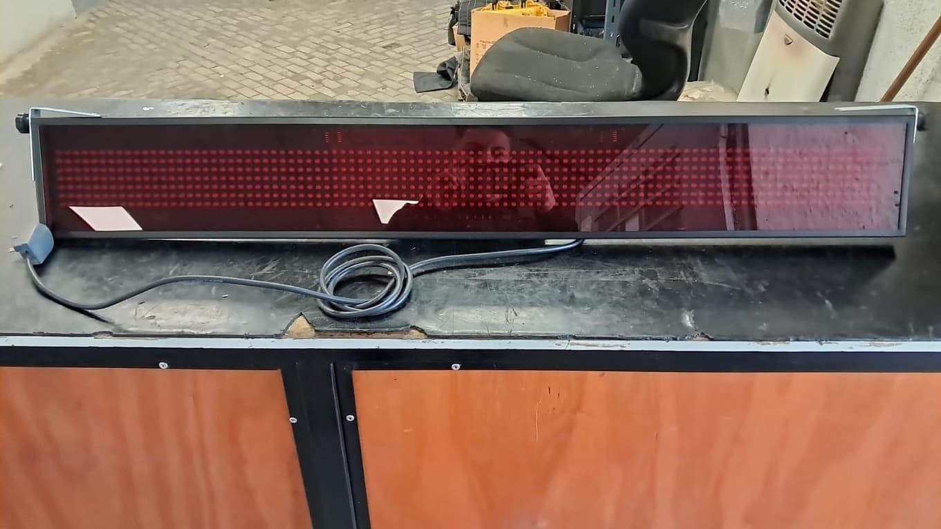 Cartel luminoso LED Numetron CMP7070C96 SR, Cantidad: 1 unidad, Condición: usado, con posibles faltantes. LOC: Ciudad Autónoma de Buenos Aires
